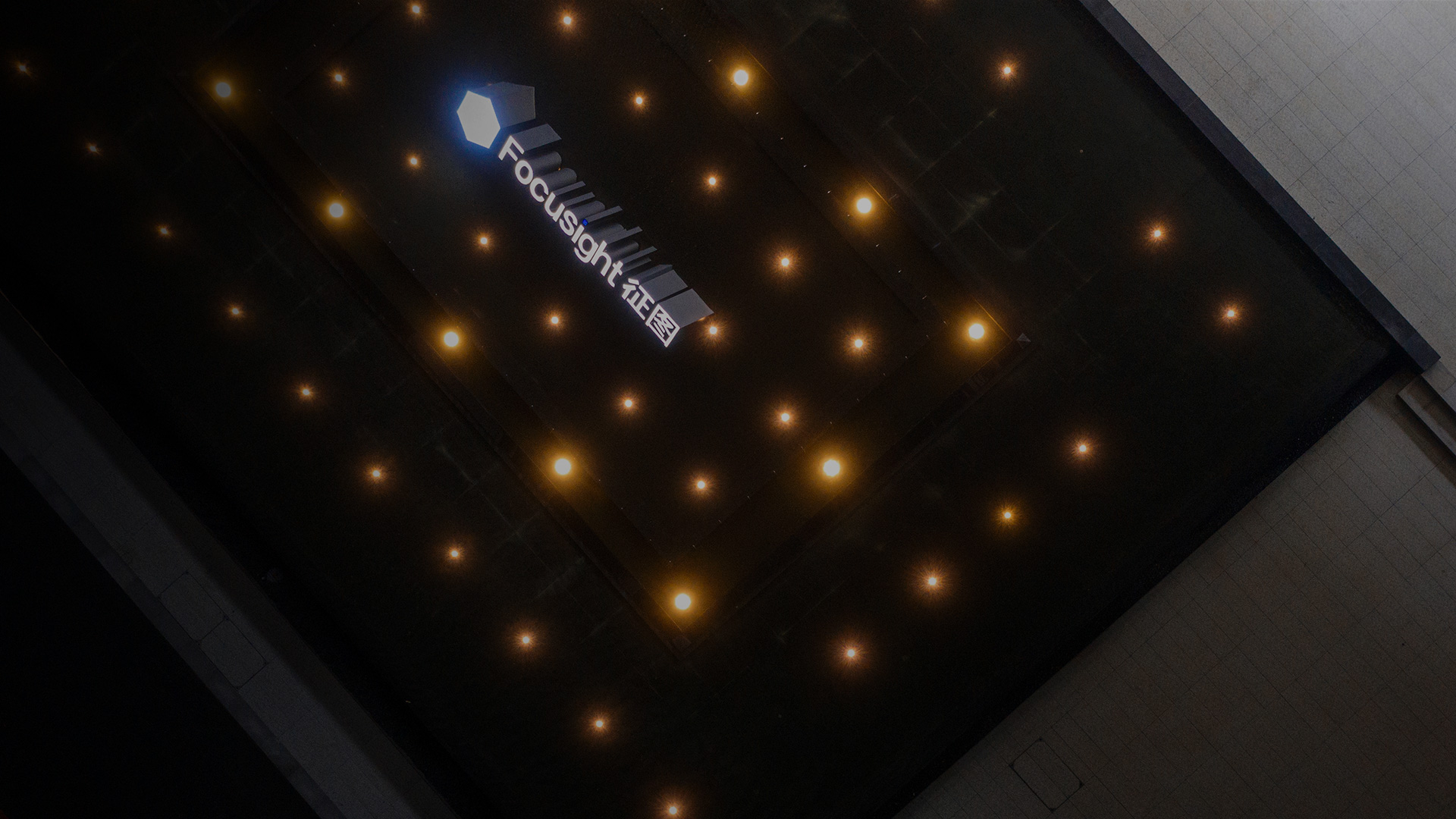 世界级的精准检测<br>
机器视觉装备商